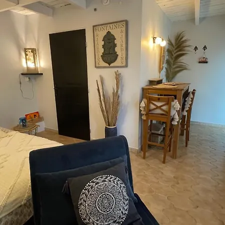 Independante Au Joli Mazet A Idealement Situe Entre La Garrigue Et La Гостевой дом 4*
