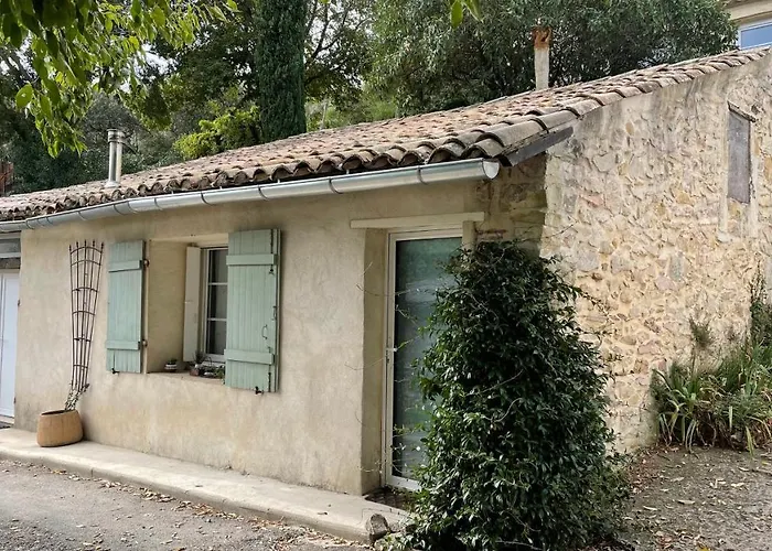 Guest house Independante Au Joli Mazet A Idealement Situe Entre La Garrigue Et La Nimes