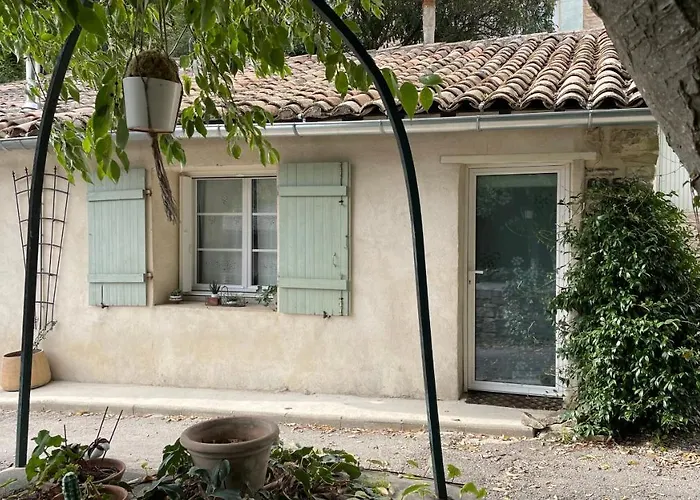 Independante Au Joli Mazet A Idealement Situe Entre La Garrigue Et La 4* Nimes