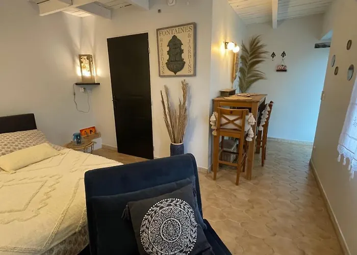 Independante Au Joli Mazet A Idealement Situe Entre La Garrigue Et La Vendégház 4*