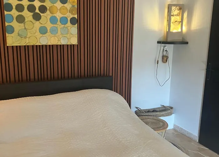 Independante Au Joli Mazet A Idealement Situe Entre La Garrigue Et La 4* Nimes
